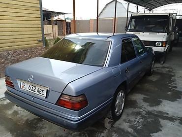 буд е 2: Mercedes-Benz W124: 1992 г., Механика, Бензин, Седан — 4