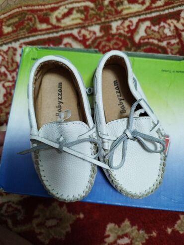детские обуви: Продаю детские мокасины белые кожаные очень мягкие очень удобные
