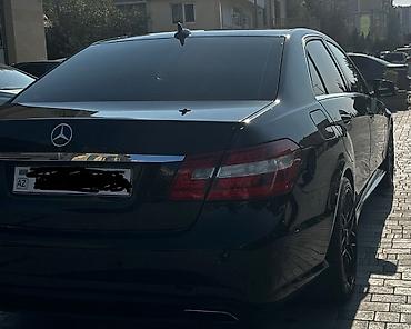 mercedes şəkilləri: Mercedes‑Benz E‑Class sedan (W212), qara rəng. Xarici: - AMG üslublu — 3
