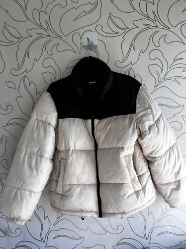 оптом куртка: Женская куртка Pull and Bear, S (EU 36), M (EU 38), цвет - Белый