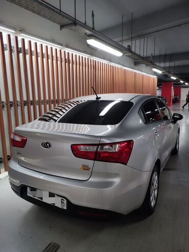 Kia Rio: 1.6 l | 2014 il Sedan