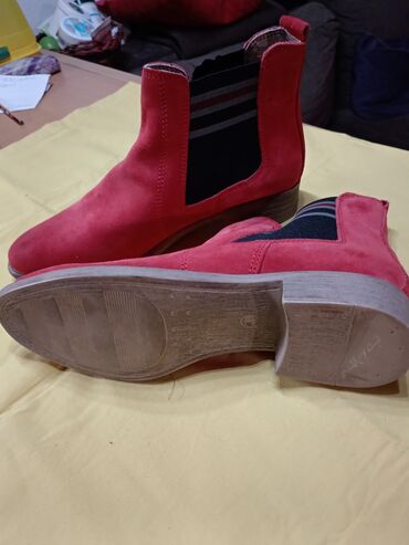 Ostala ženska obuća: Braon čizmice br. 40,sve koža,1900 din nošene . Crvene — 7