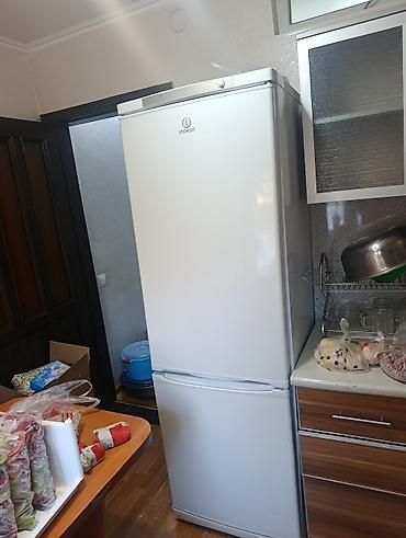 Холодильник Indesit + платяной шкаф с зеркалом Холодильник Indesit: -