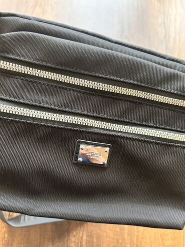 Çantalar: Çantalar satılır teze kimidir. 2 birlikde satılır. İki 10 azn tek tek — 3