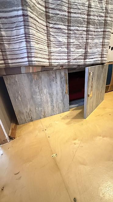 loft masa: Sürgülü qapılı böyük qarderob şkaf - 3 qapılı sistem: ortadakı qapı — 8