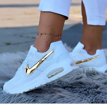 Patike: Nike air max command patike

Novo
Brojevi 36 do 41 — 6