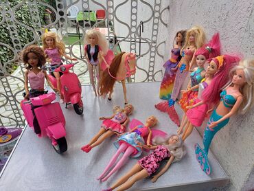 barbie set: Barby svet prelepih lutki 11 kom plus motori i konj za lutke. Igracke