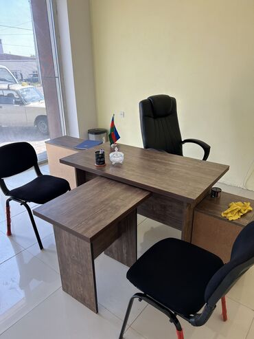 ikinci el ofis masası: İşlənmiş, Müdir üçün, Dördbucaq masa