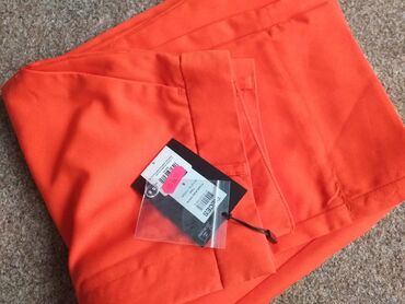 Pantalone: S (EU 36), M (EU 38), Normalan struk, Ravne nogavice