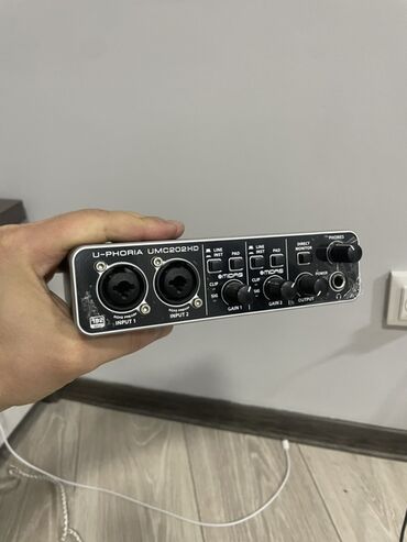 переходник от наушников к компьютеру: Аудиоинтерфейс Behringer U-Phoria UMC202HD (USB, 24-bit/192 kHz) - 2
