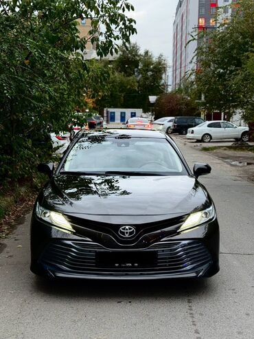 состояние хорошое: Toyota Camry: 2020 г., 2.5 л, Вариатор, Гибрид, Седан