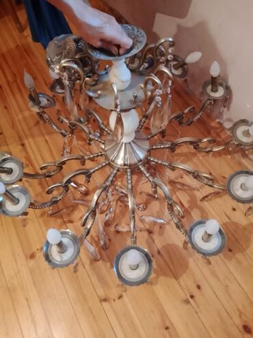 Stol lampaları: Çılçıraq, 10 və daha çox lampa, Metal
