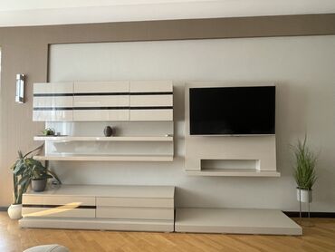 Rəflər: TV altlığı
