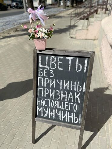 пельмени с клевером: Букет из розовых пионов в нежно-розовой оберточной бумаге с лентой