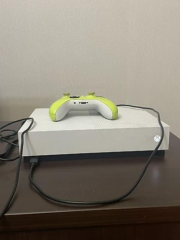 ps4 disk: Xbox One S 1TB (белая) + беспроводной геймпад - Консоль Xbox One S - — 1