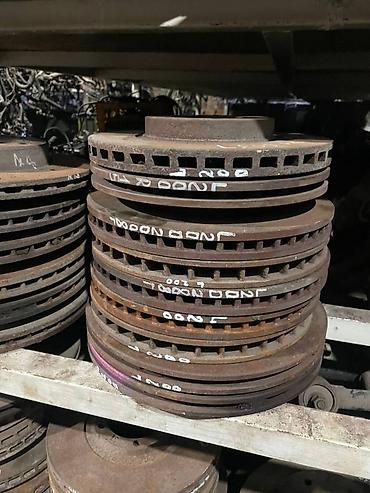 00: Передний тормозной диск Mitsubishi 2000 г., Б/у, Оригинал, Япония — 1