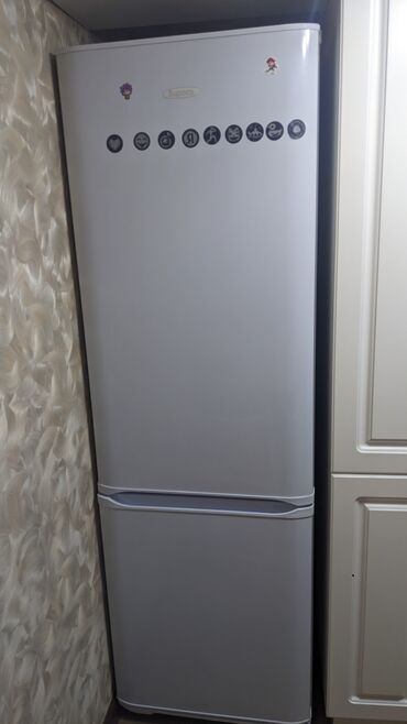 Холодильники: Холодильник Biryusa, Б/у, Двухкамерный, De frost (капельный), 60 * 186 * 62