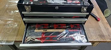 Tools & Equipment: Komplet alata u metalnoj kutiji sa fiokama - Robusna metalna kutija — 1