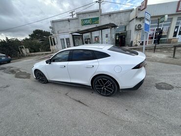 Changan: Changan UNI-V – ağ rəngli, liftback kuzovlu, idman xarakterli sedan — 2