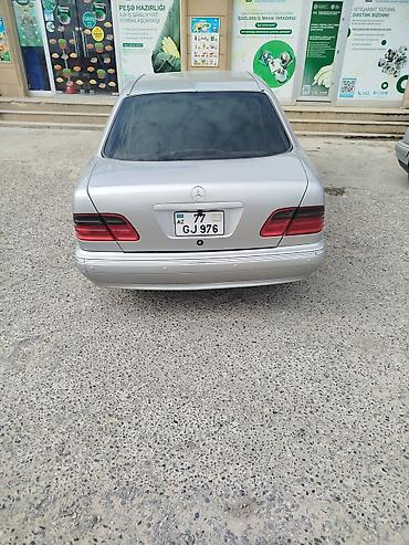 w210 panel: Mercedes-Benz E-Class (W210) sedan - Kuzov: gümüş rəng, 4 qapı — 1
