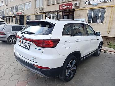 byd e6: Changan CS75: 2020 г., 1.5 л, Робот, Гибрид, Кроссовер — 3