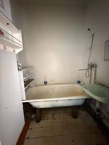 старый толчок квартиры: 3 комнаты, 2 м², 105 серия, 5 этаж, Старый ремонт — 8