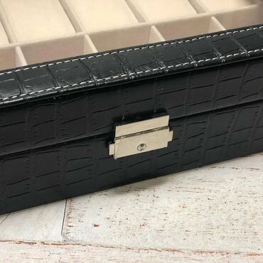 Digər salon aksesuarları: Saat qabı 10 ededi 50 azn 6 ededli ustu suse material taxta 50 azn.12 — 8