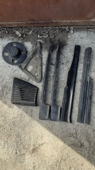 Другие детали кузова: Решётка гольф2 джетта 2, оригинал, цена 1000с дверные молнинг дж — 3