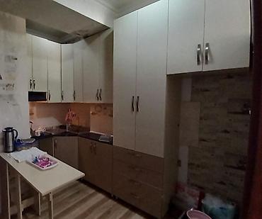 Кухонные гарнитуры: Mətbəx mebeli satılır 130₼. Ölçüsü umumi 5m. Üzərində moyka və — 1