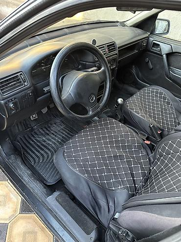 купить вакуум: Opel Vectra: 1989 г., 2 л, Механика, Бензин, Седан — 5