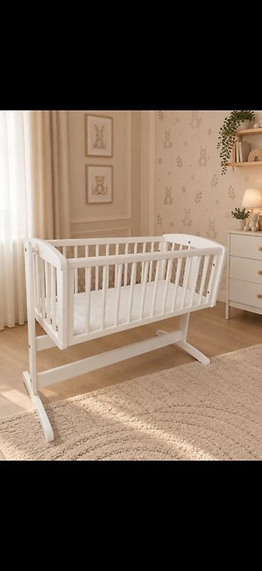 Beşik – taxta yelləncək tipli, ağ rəng - Material: möhkəm massiv ağac