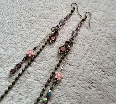 Minđuše: Dva para bilo kojih minđuša Češko staklo, poludragi kamen Potpuno — 18