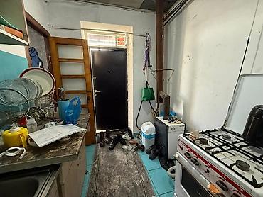 70 сом: Продаю пол дома Школьная - Жиблен-Жолу 1.3 сотки земли 3 комнаты под — 5