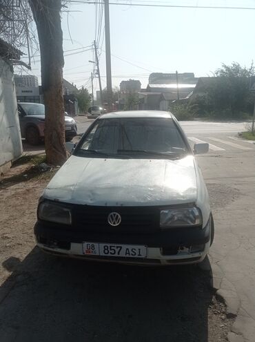 купить газель бортовой: Volkswagen Vento: 1993 г., 1.8 л, Механика, Бензин, Седан