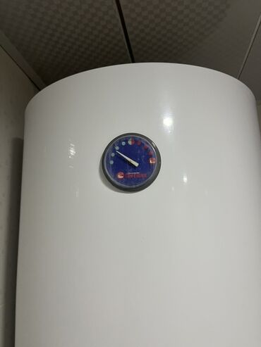 Sifarişlə əl işləri: Ağ rəngdə silindrik formalı Thermex su qızdırıcısı.ciddi alıcılara