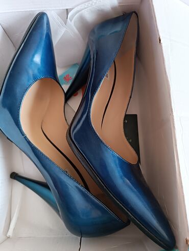 бу ботас: Женская обувь ботас 36 размер 200 сом синий Италия туфли 38 размер