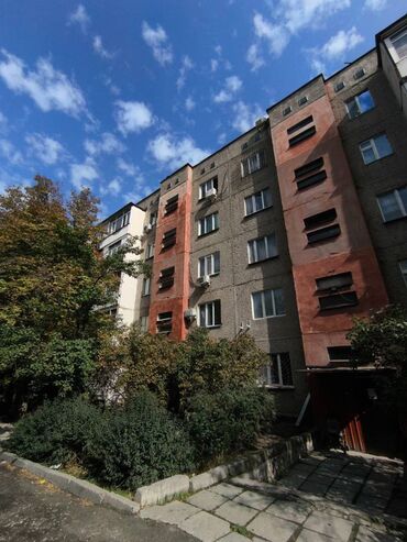 продаю связи с переездом: 3 бөлмө, 71 кв. м, 105-серия, 4 кабат, Эски ремонт