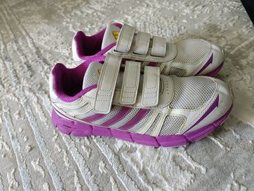 Кроссовки и спортивная обувь: Кросовки подростковые женские Adidas 38 размера покупались в