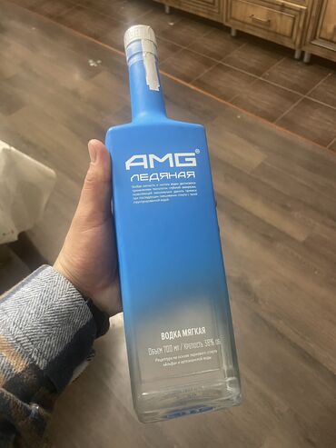 бутылки от водки: Мягкая водка AMG для истинных ценителей. 0,7 л