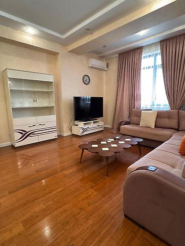 lalafo imslidə ev satilir: 28 May, 4 otaqlı, Yeni tikili, m. 28 may, 185 kv. m — 2