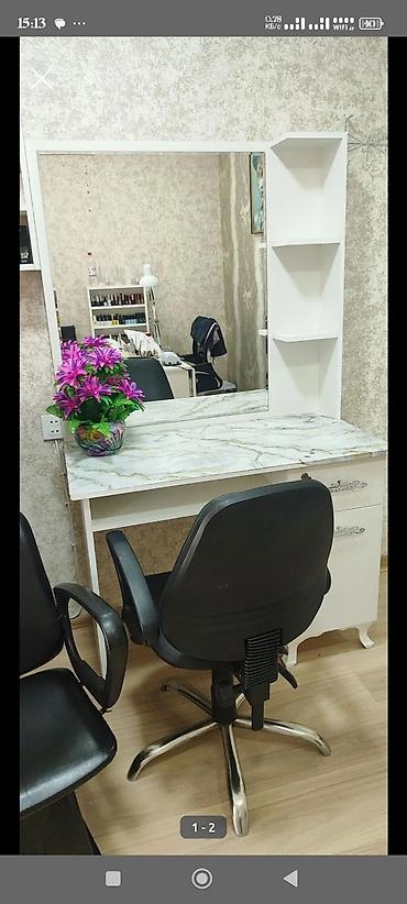 make up stulu: Gözəllik salonu üçün vizaj/saç ustası masasının dəsti - Böyük ölçülü — 2