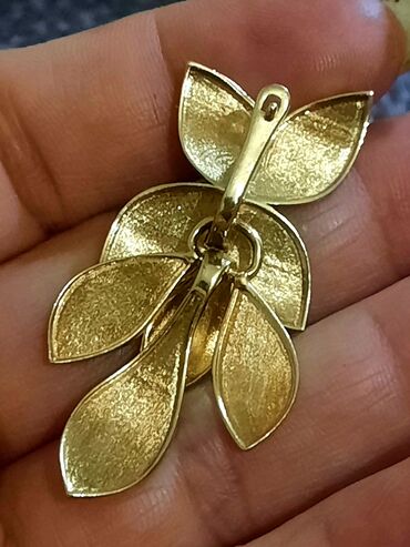 Zərgərlik dəstləri: Dəstə daxildir: Üzük, Sırğa, Sarı qızıl, 585 Əyar, 1112 g — 8