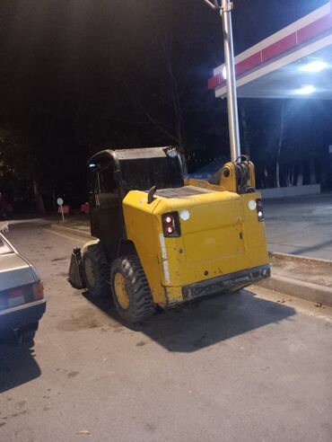 диски на х5: JCB mini yükləyici (skid steer) – sarı/qara rəngli, təkərli kompakt