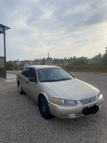 измеритель краски на авто: Toyota Camry: 1998 г., 2.2 л, Механика, Бензин, Седан