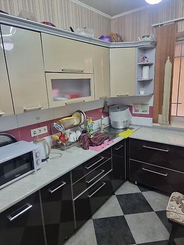 Продажа коттеджей и домов: Продаём дом 2 этажа. 2,8 сотки по документам,факт 3,5 сотки. 190м² — 12