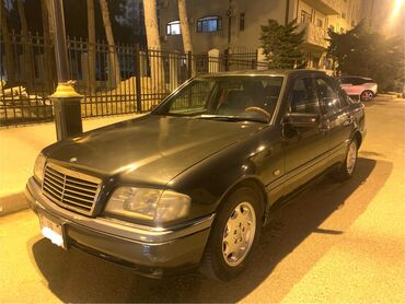 Mercedes-Benz: Mercedes-Benz 220: 2.2 l | 1994 il Sedan