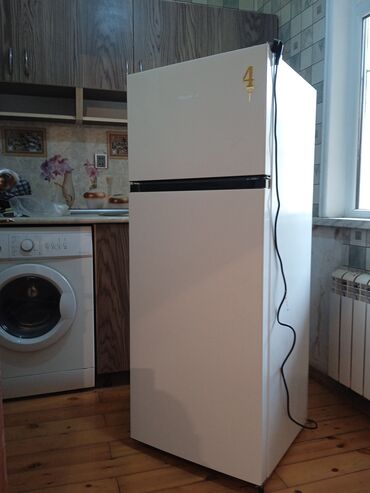 hisense soyuducu: Salam aleykum soyuducu təzə alınıb hisense model evdən satışdi təcili