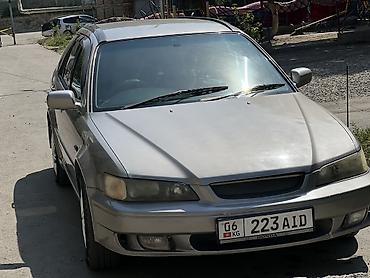 справа: Honda Accord: 2000 г., Автомат, Бензин, Универсал — 1
