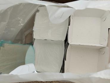 taxta qutular: 3 ölçü pizza paketleri heresinden 100 dene. 300 dene ümumi. 2 ölçü — 5