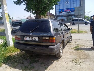 Volkswagen: Volkswagen Passat: 1989 г., 1.8 л, Механика, Бензин, Универсал